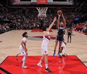 LOL电竞赛事 -包含萨克拉门托国王迎CBA常规赛关键赛，加时末段调整名单，质疑声仍在，心理建设被强调的词条