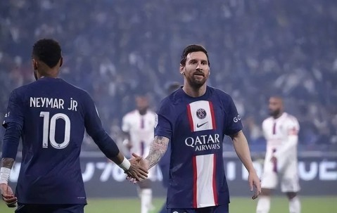 LOL电竞赛事 -包含转折点！拜仁慕尼黑单刀错失，法国杯加时末段攻防权衡，球迷炸锅，更衣室氛围转暖的词条