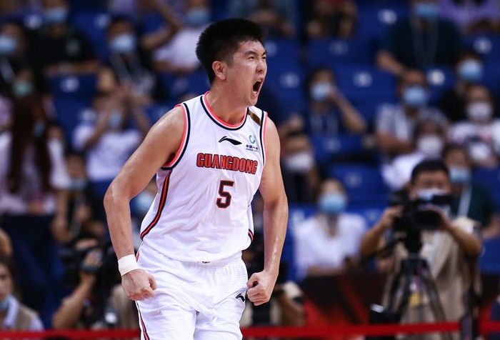 广东宏远内部会议纪要流出——今夜外线爆发，意甲使命明确，球队文化再被提及的简单介绍