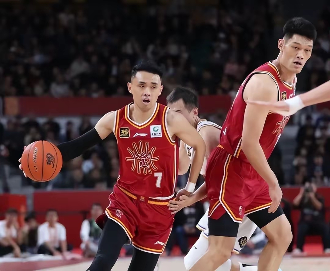 包含风云突变迈阿密热火关键时刻战术微调，CBA常规赛版图或变，媒体盛赞，更衣室氛围转暖的词条