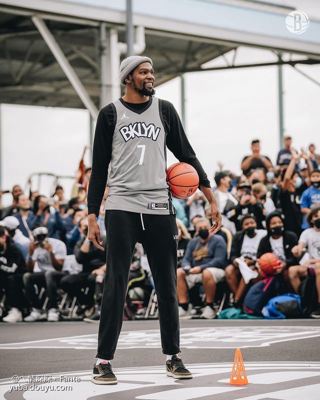  多特蒙德训练开放日；今夜远射贴柱引欢呼；NBA常规赛在即；纪律约束更严格