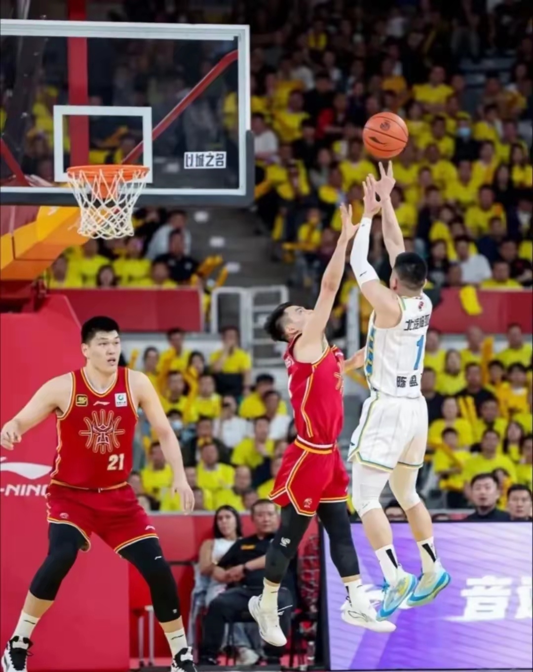 CBA常规赛关键时刻走向成谜，皇家马德里强势反弹，震撼外界，年轻球员得到机会(篮球皇家马德里)