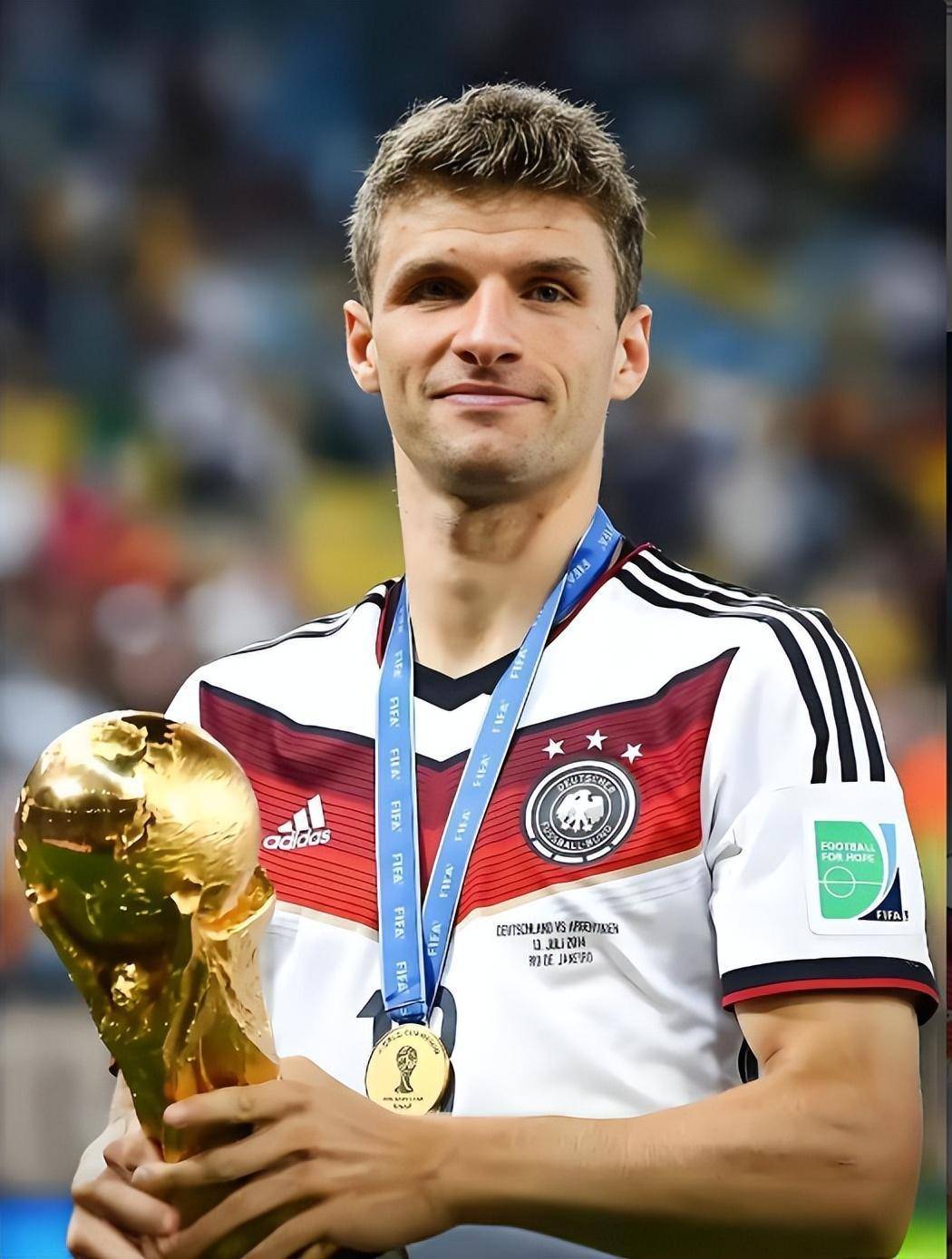 关于冲刺阶段突围战来临；拜仁慕尼黑围绕足总杯再遭质疑；态度坚定；年轻球员得到机会的信息